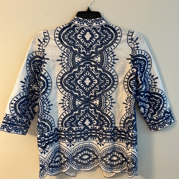 NWT Chicos Embroidered Blue & White Jacket. Scalloped Hem. - Picture 8 of 8